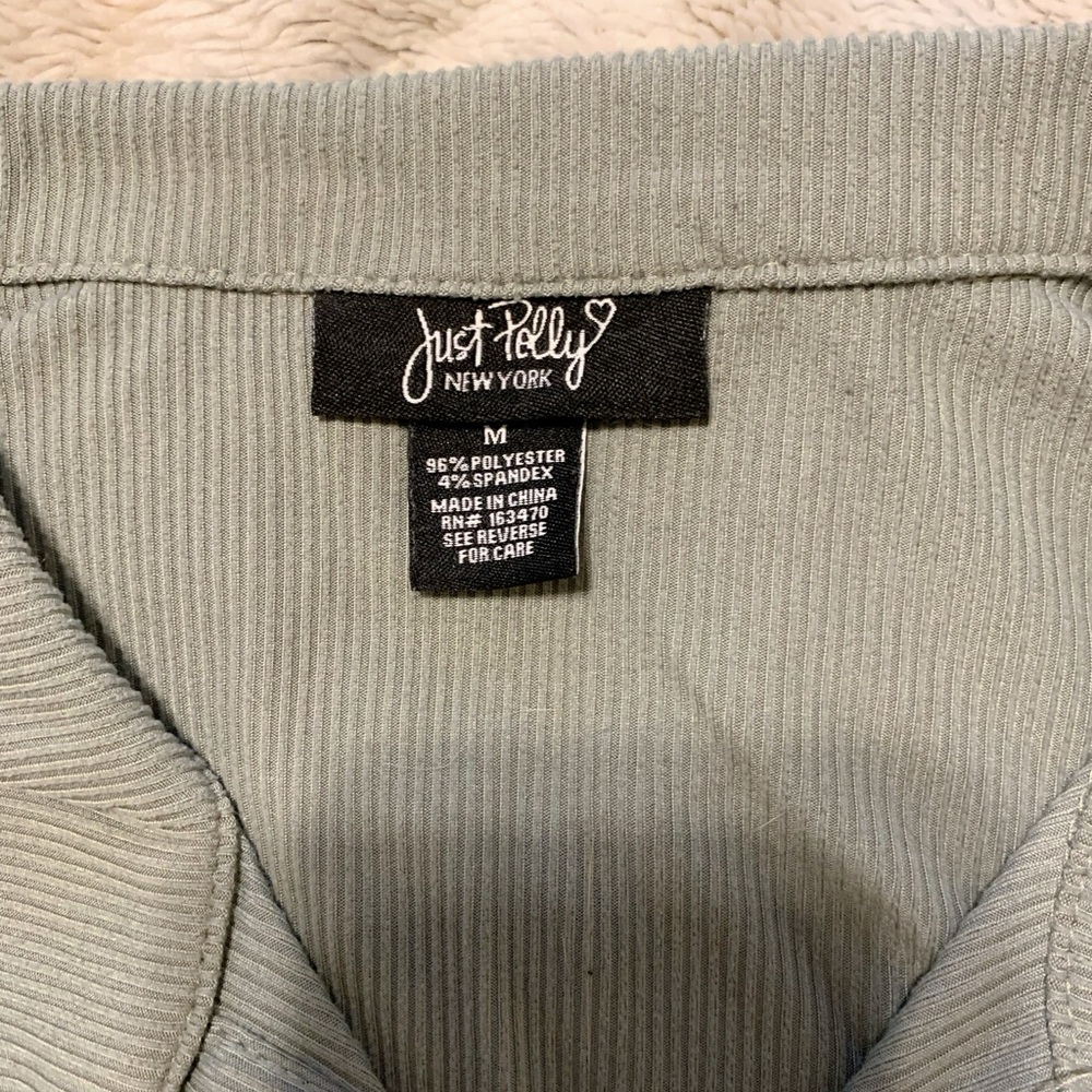 Green Button-Up Crop Collared Top - Picture 3 of 5